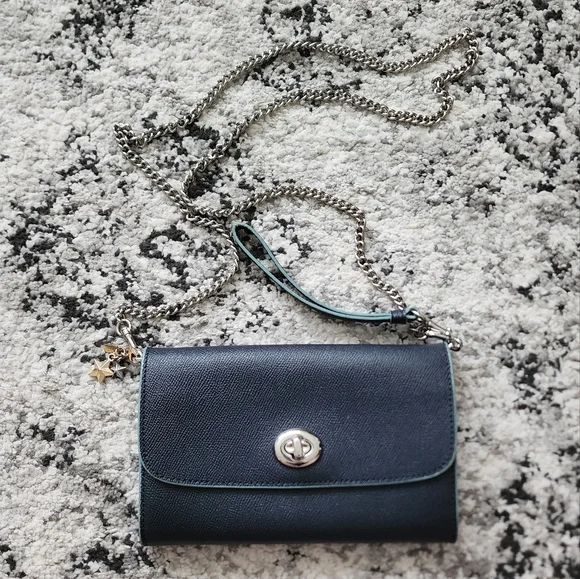 *SOLD* COACH Turnlock Crossbody Navy Saffiano Leather Chain Strap with Charm - Picture 2 of 9